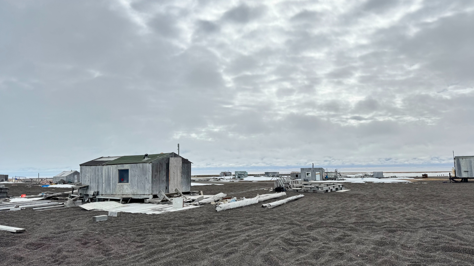 cabin_black_sand_aaokh.jpg